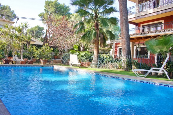 Strandnahe Familienvilla mit Pool in ruhiger Wohngegend-zentrumsnah!