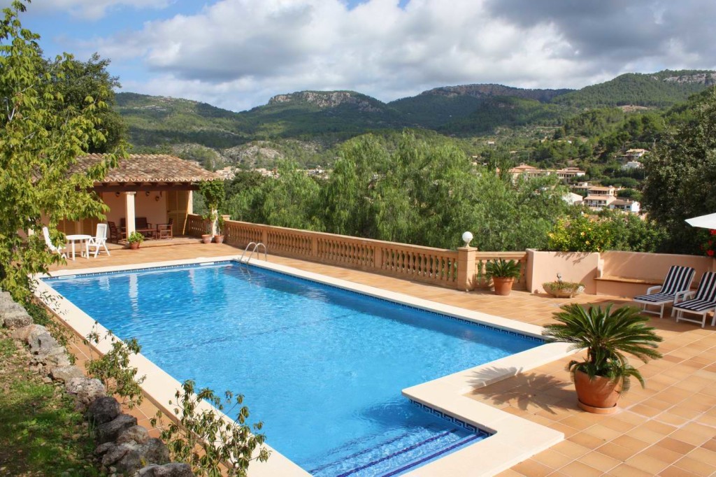 Mit Traumblick und grossem Pool besticht diese traditionelle mallorquinische Finca in Esporles! Sonderpreis zweite Junihälfte 2018 - 195,-€ / Nacht!!