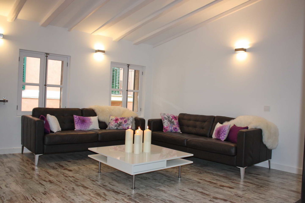 Stylische Penthouse Wohnung mit Terrasse in bester Altstadtlage-neu renoviert!