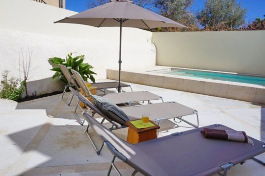 Stadthaus mit privatem Pool in Petra