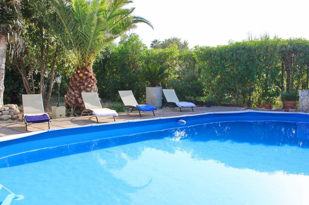 Chalet en el campo con piscina privada y jardín mediterráneo!