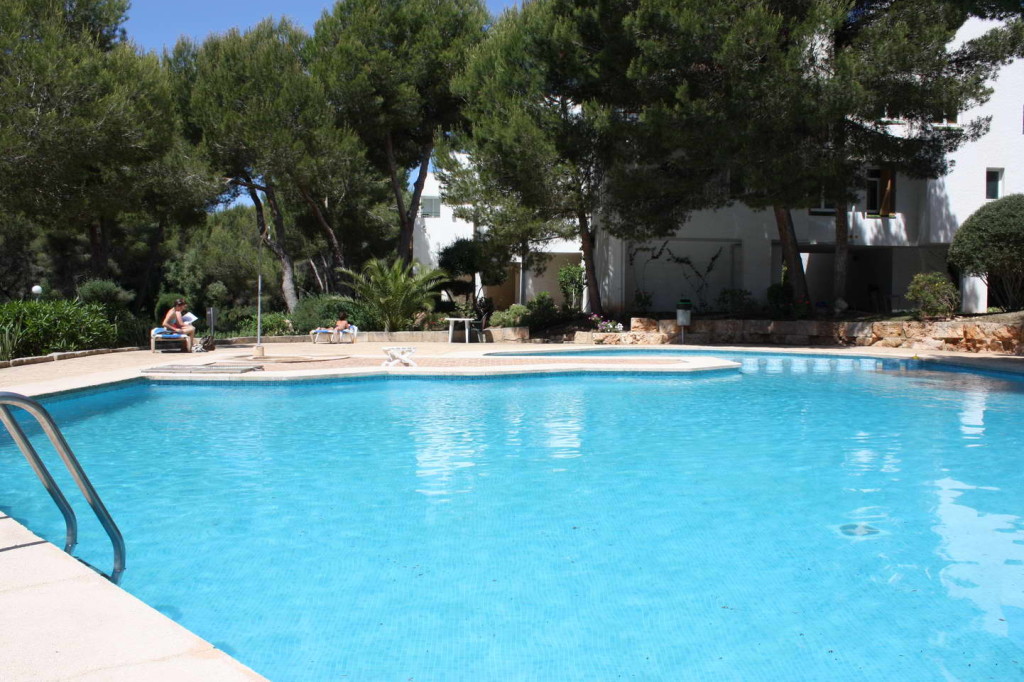 Soleado duplex con piscina! Pocos minutos a pie a una romantica cala