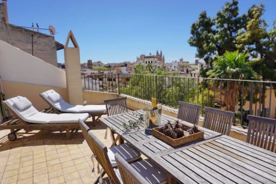 Special Designer townhouse with private terrace in Palma's old town! In a calm neighborhood and parking space!