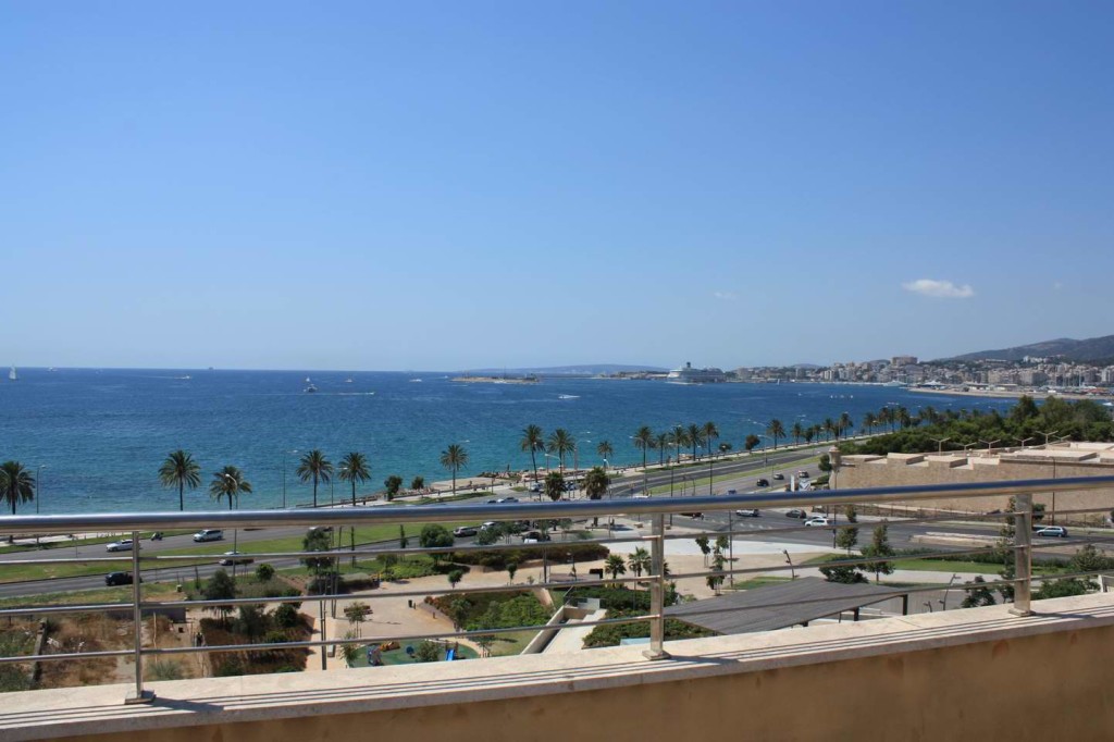 Fantástico ático con piscina privada, y únicas vistas sobre la bahía de Palma y cerca de la playa!