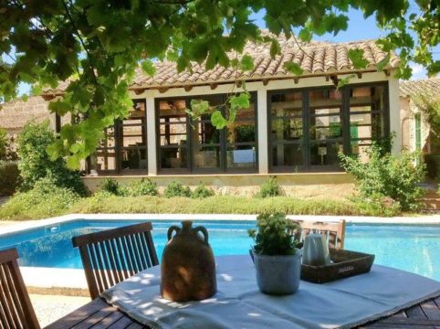 Finca de lujo con piscina privada y jardín en un típico pueblo de Mallorca