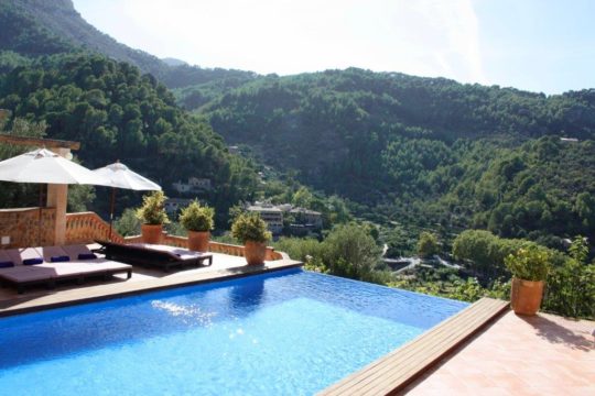 Majorcan villa with great living comfort, great outdoor area and large pool in Deia